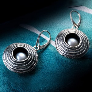 Srebrne, efektowne kolczyki z perłą naturalną
