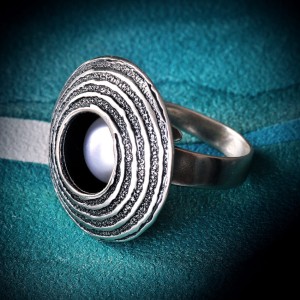 Srebrny, efektowny pierścionek z perłą naturalną
