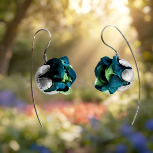 Srebrne kolczyki różyczki szmaragdowe