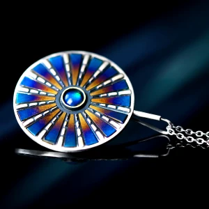 Duży wisior ze srebra i tytanu inspirowany egipskim wzornictwem 