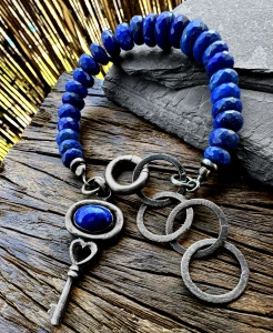 Srebrna, masywna bransoletka z lapis lazuli, talizman ochronny
