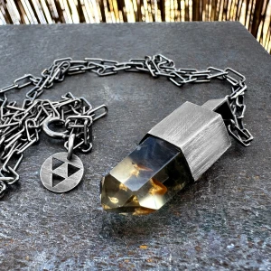 Srebrny amulet  z kwarcem dymnym 