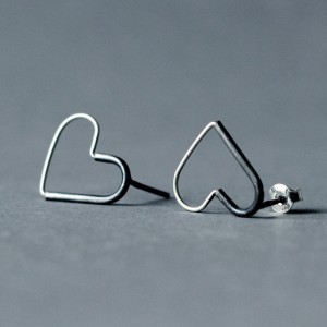 Nowoczesne kolczyki serca srebrne na sztyft